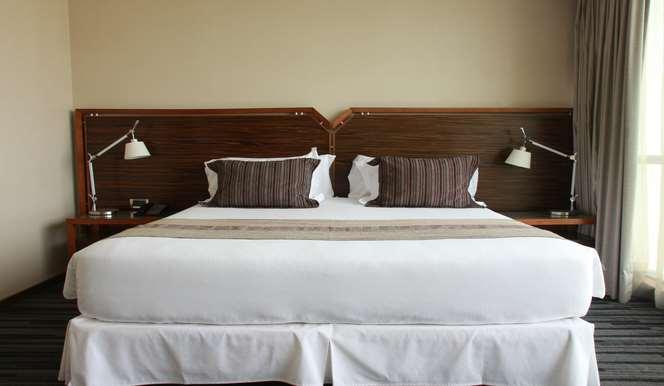 Hotel Dreams บัลดิเบีย ห้อง รูปภาพ A bed with a bed frame